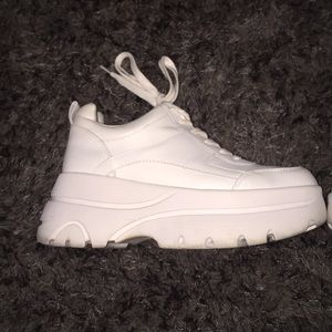 Steve Madden Chunky sneakers.